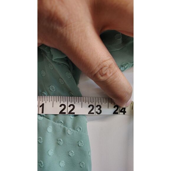 EVRI 0X Women's Sage Green Short Sleeve V-Neck Button Up Top - Picture 5 of 6